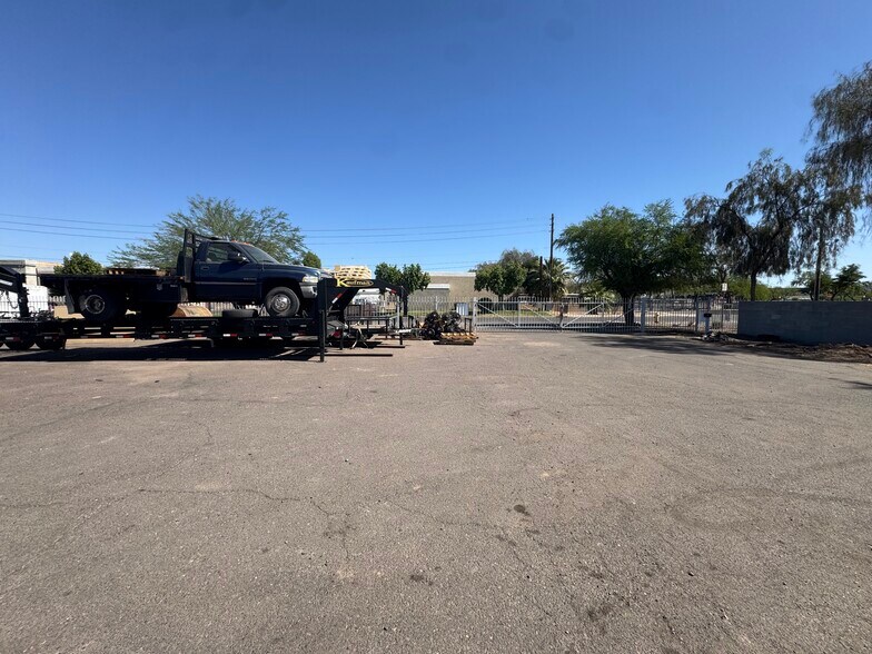 More Photos Of 8807 N Black Canyon Hwy, Phoenix Industrial For Sale