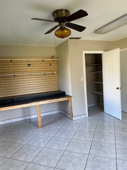 More Photos Of 24133 W SR-40, Astor Flex For Lease