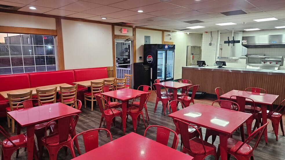 More Photos Of 325 E Main St, Milton Fast Food For Lease