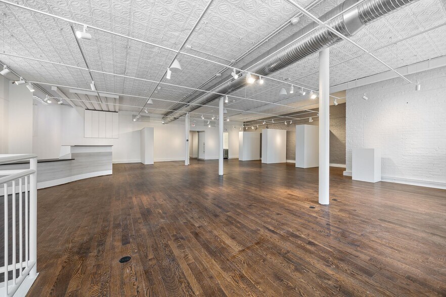 More Photos Of 1910 W North Ave, Chicago Storefront Retail Residential For Lease