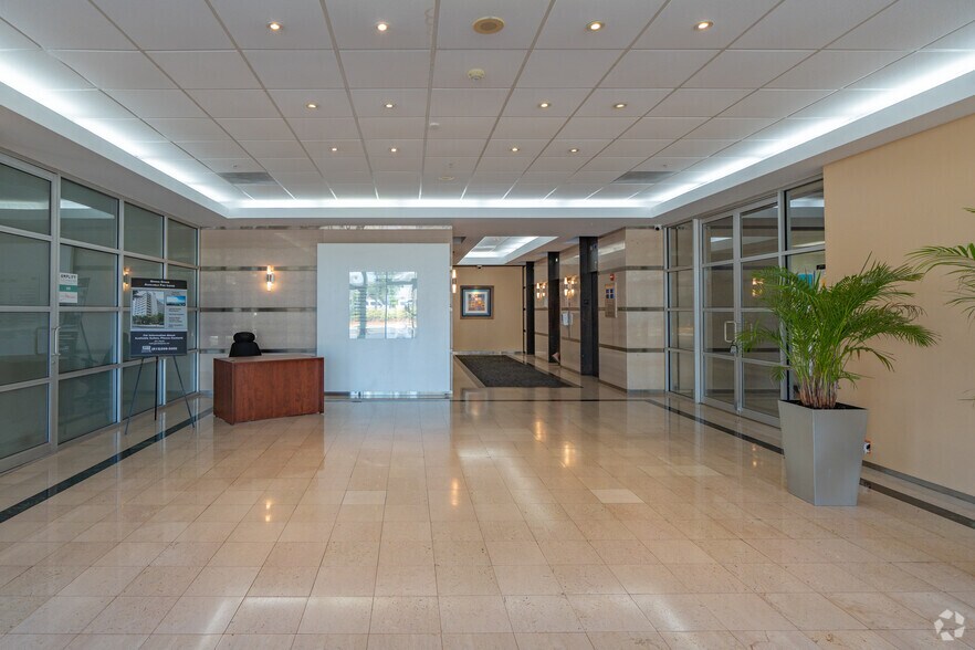 More Photos Of 600 Cleveland St, Clearwater Office For Lease