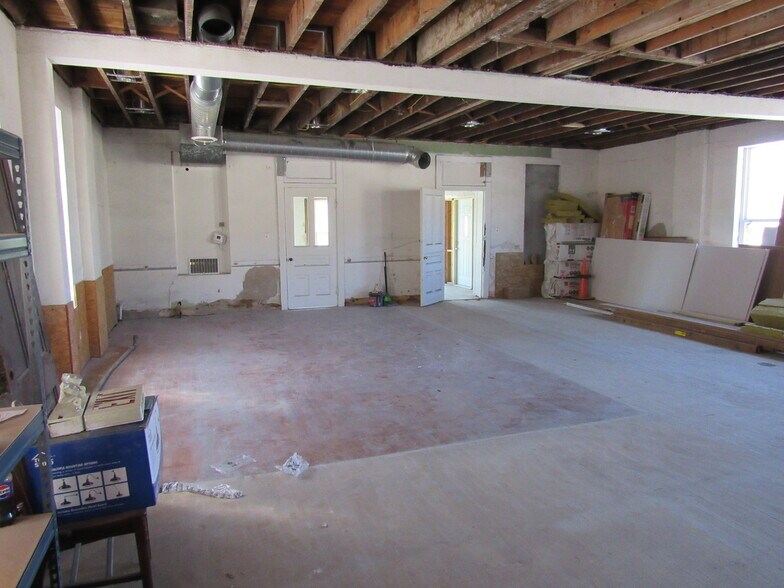 More Photos Of 1850 E Broadway, Alton Office Residential For Sale