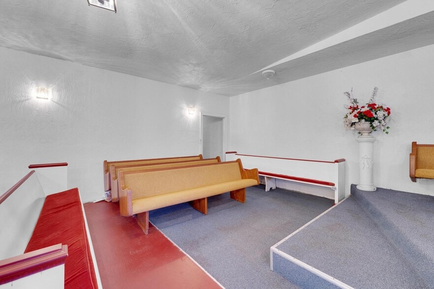 More Photos Of 323 M L King, Macclenny Religious Facility For Sale