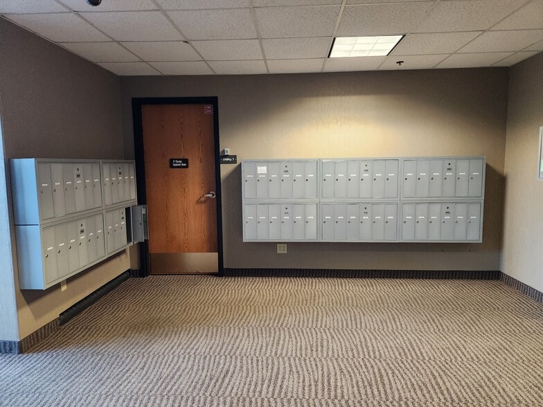 More Photos Of 750 2nd St NE, Hopkins Light Distribution For Lease