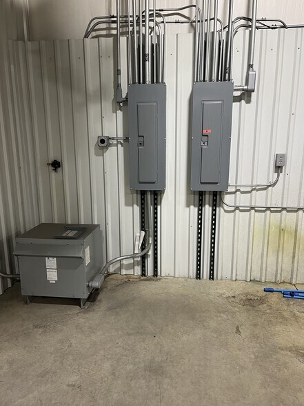 More Photos Of 4100 Warren Rd, Humboldt Industrial For Lease