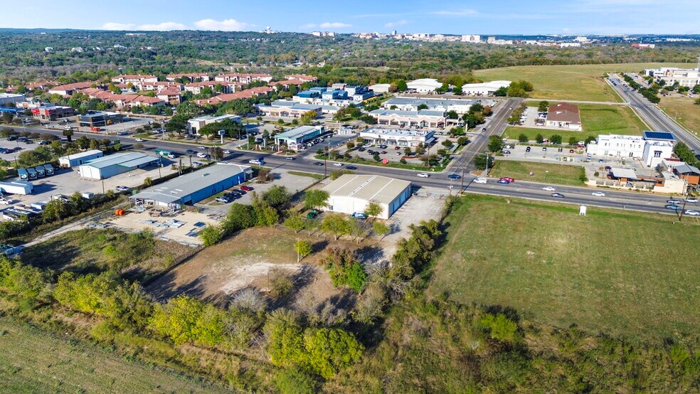 More Photos Of 290 Wonder World Dr, San Marcos Warehouse For Lease
