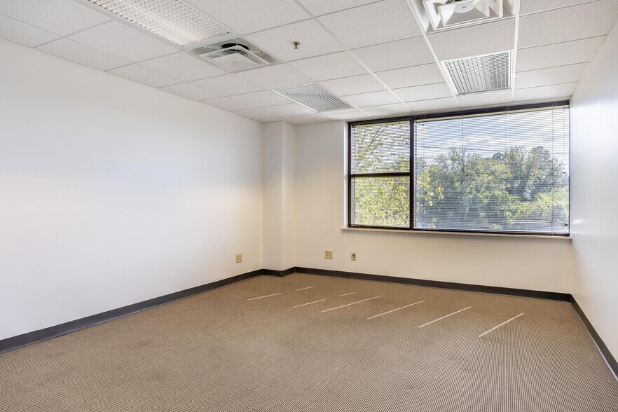 More Photos Of 3855 N Ocoee St, Cleveland Office For Sale
