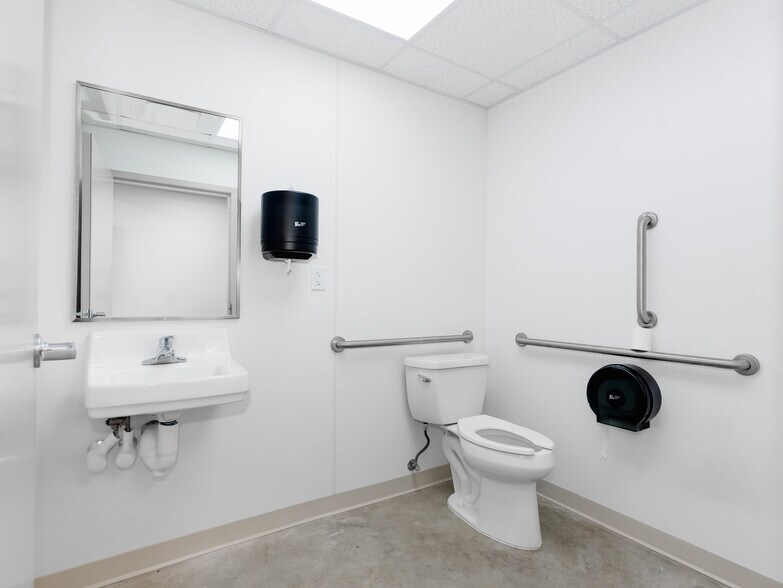 More Photos Of 26336 S Heritage Dr, Elwood Warehouse For Sale