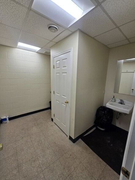 More Photos Of 3540 Jefferson Ave SE, Grand Rapids Warehouse For Lease