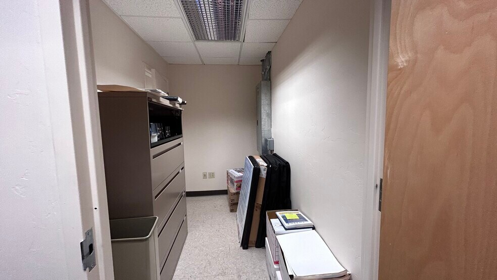 More Photos Of 100 N Stone Ave, Tucson Office Residential For Lease