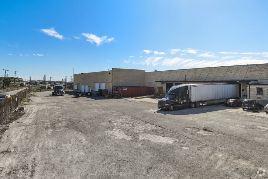 Primary Photo Of 2830 Produce Row, Houston Manufacturing For Lease
