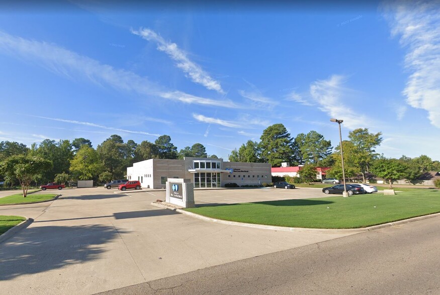 Primary Photo Of 1710 Arkansas Blvd, Texarkana Medical For Sale