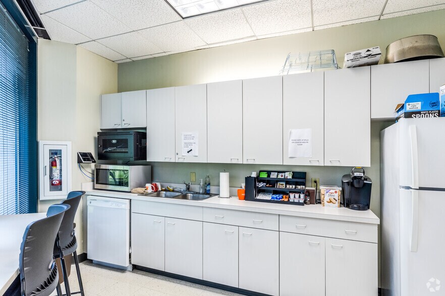 More Photos Of 8875 Hidden River Pkwy, Tampa Office For Lease