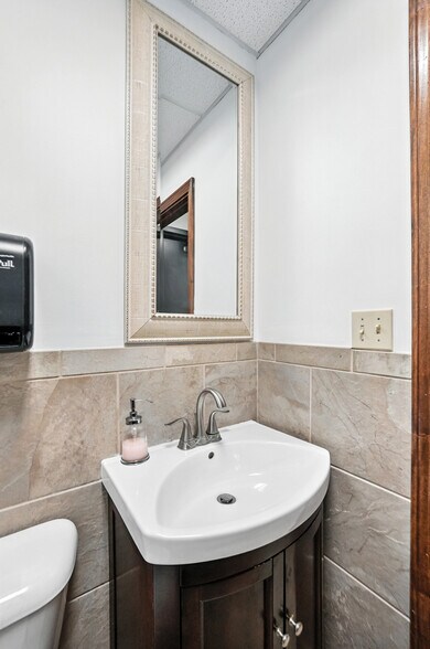 More Photos Of 5636 Bridgetown Rd, Cincinnati Medical For Sale