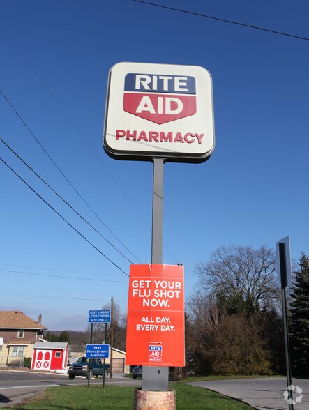 More Photos Of 100 Franklin St, Mercer Drugstore For Lease