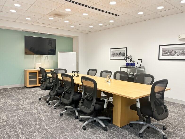 More Photos Of 2 Cityplace Dr, Creve Coeur Coworking Space
