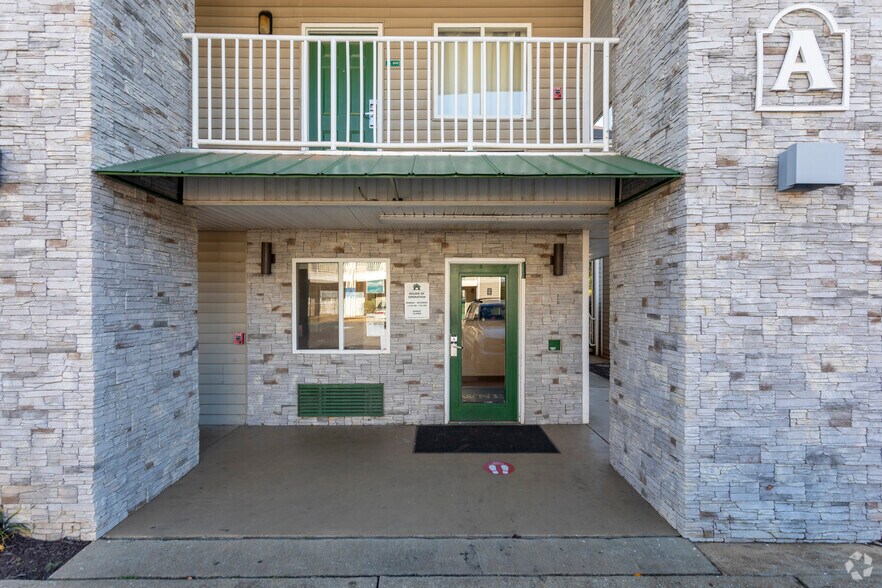 More Photos Of 130 Mobile Dr, Spartanburg Hotel For Sale