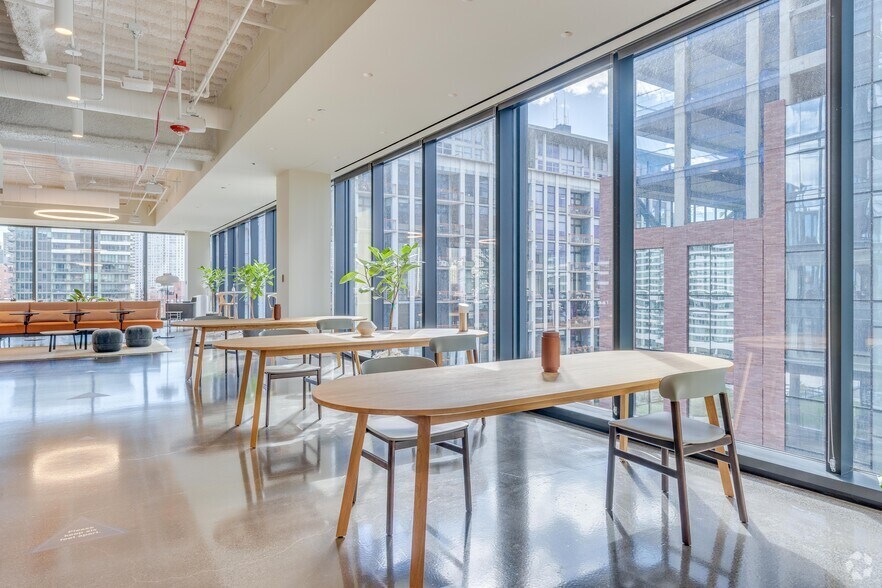 More Photos Of 333 N Green St, Chicago Office For Lease