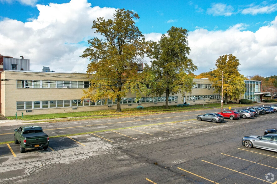 More Photos Of 100 Carlson Rd, Rochester Manufacturing For Lease