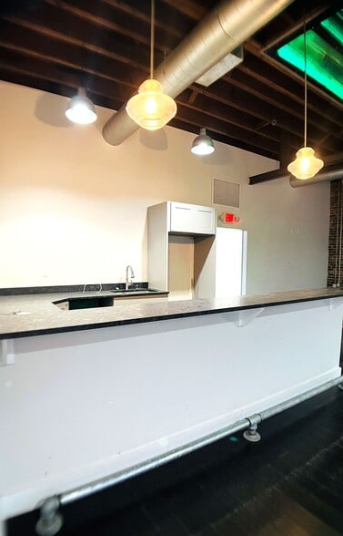 More Photos Of 1710 N 14th St, Tampa Storefront For Lease