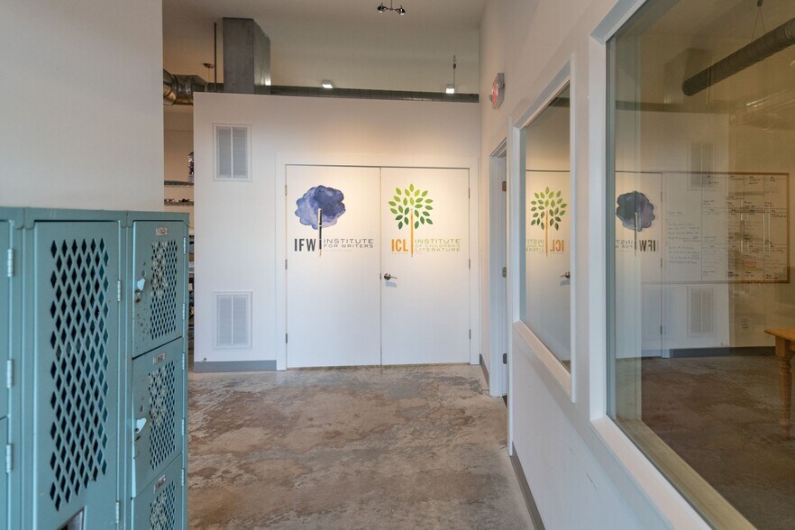 More Photos Of 32 Wall St, Madison General Retail For Lease