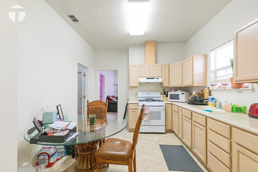 More Photos Of 2525 J St, Sacramento Storefront Retail Residential For Sale