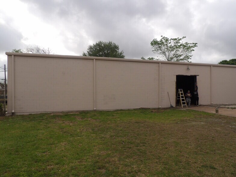 More Photos Of 1812 Wayside Dr, Houston Distribution For Lease