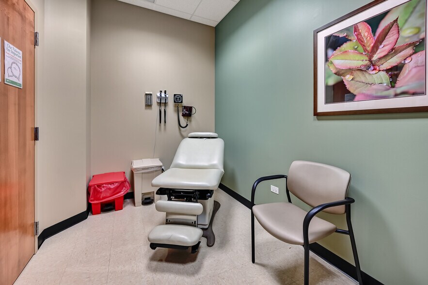 More Photos Of 1256 Waterford Dr, Aurora Medical For Sale