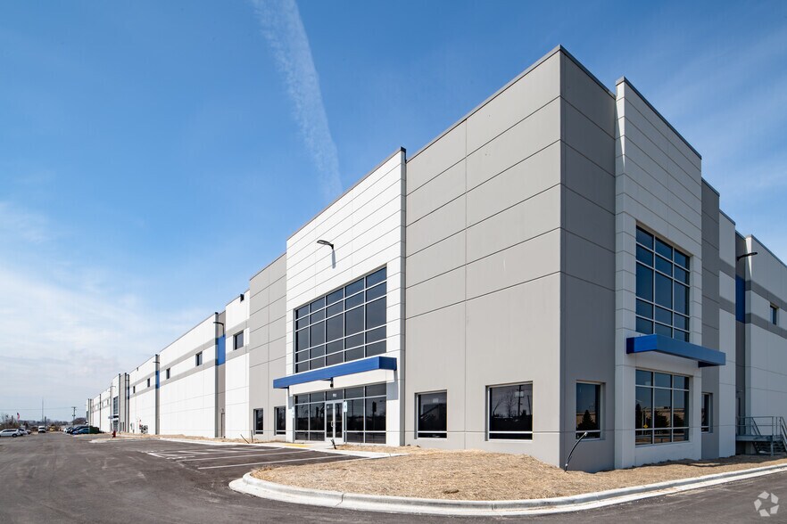 More Photos Of 610 W Rawson Ave, Oak Creek Manufacturing For Lease