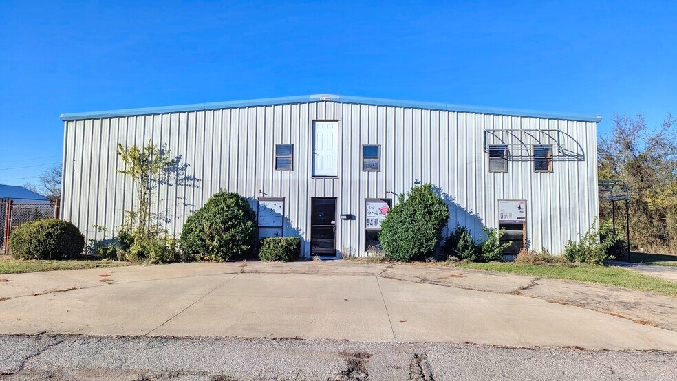 More Photos Of 1598 Park Hill Rd, Tahlequah Warehouse For Sale