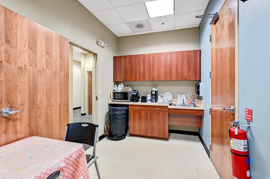 More Photos Of 1256 Waterford Dr, Aurora Medical For Sale