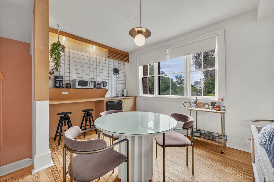More Photos Of 118 S 4th St, Wilmington Hospitality For Sale