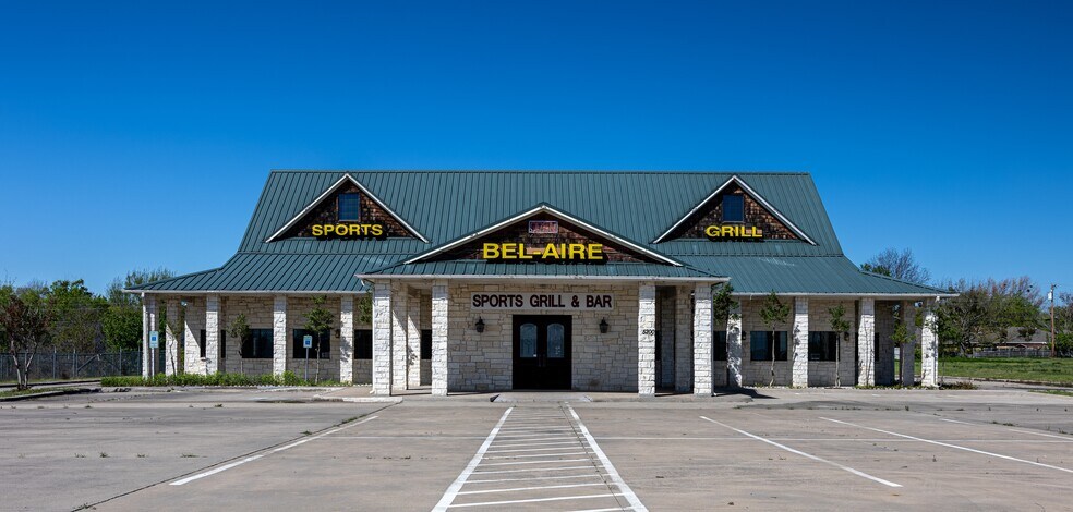 More Photos Of 5200 Interstate 30 E, Greenville Restaurant For Lease