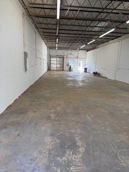 More Photos Of 279-281 SW 33rd St, Fort Lauderdale Warehouse For Lease
