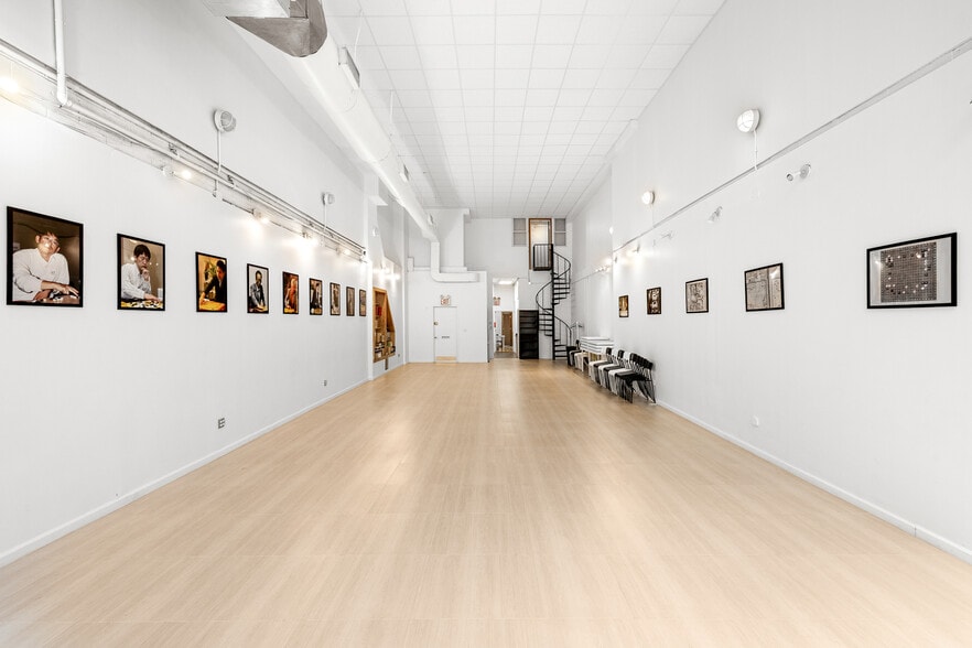 More Photos Of 424 W 49th St, New York Apartments For Sale