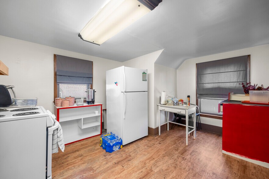 More Photos Of 18 E Main St, Seville Medical For Sale