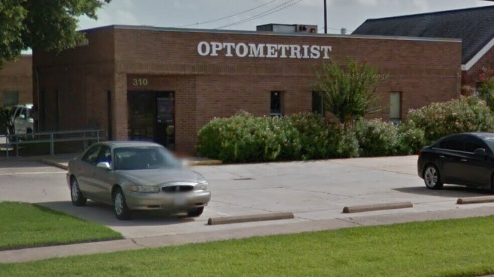 Primary Photo Of 310 W San Augustine St, Deer Park Medical For Lease