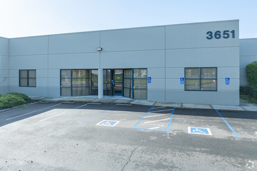 More Photos Of 3651 Business Dr, Sacramento Flex For Lease