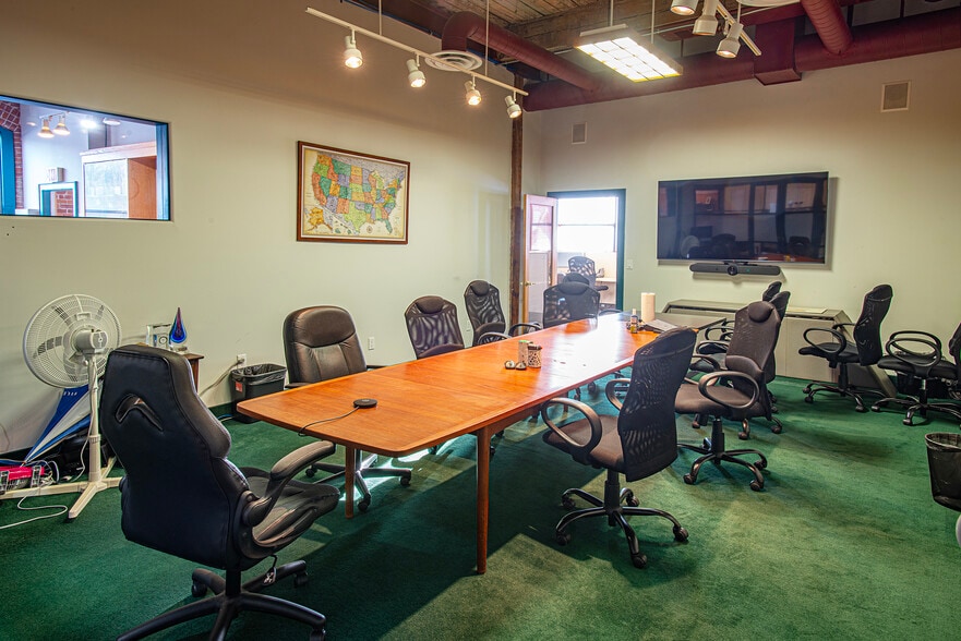 More Photos Of 320 Riverside Dr, Florence Office For Sale