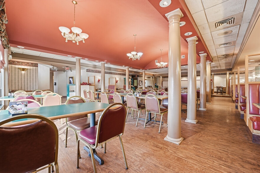 More Photos Of 2305 Wilmington Rd, New Castle Restaurant For Sale