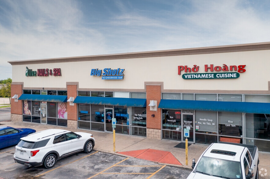 More Photos Of 399 W Louis Henna Blvd, Austin Unknown For Lease