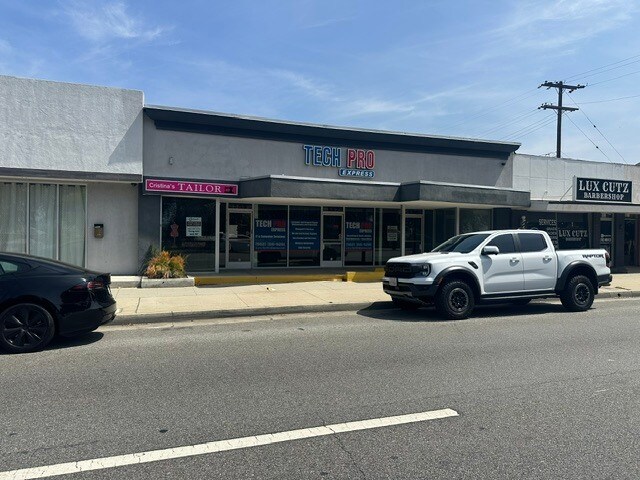 Primary Photo Of 555-559 W Whittier Blvd, La Habra Storefront For Lease