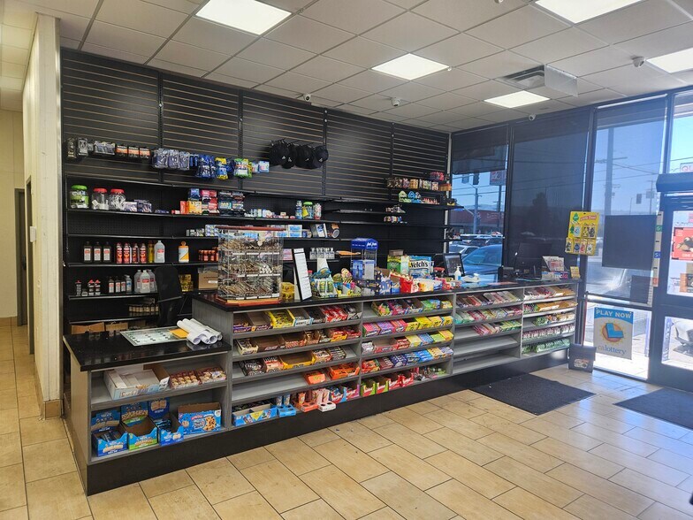 More Photos Of 945 W Pacific Coast Hwy, Wilmington Unknown For Lease