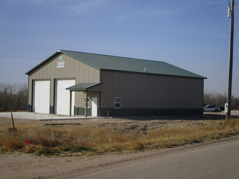 Primary Photo Of 365 Airlinks Dr, Garden City Industrial For Sale