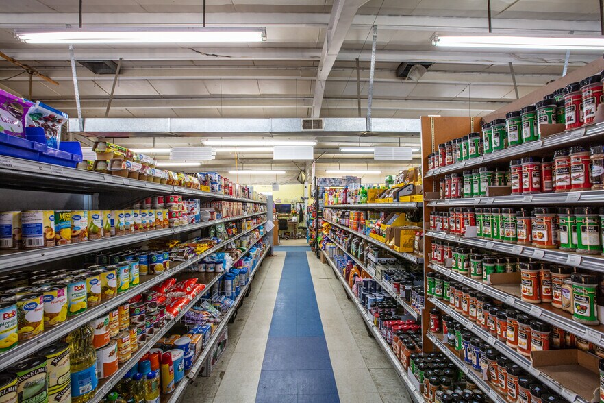 More Photos Of 118 4th ave, Clark Fork Supermarket For Sale