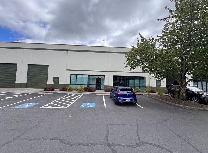 More Photos Of 5900 NE 88th St, Vancouver Distribution For Lease