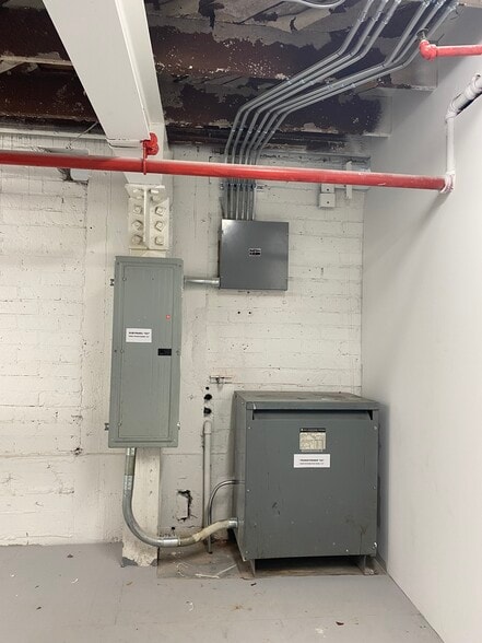 More Photos Of 901 E 31st St, Los Angeles Manufacturing For Lease