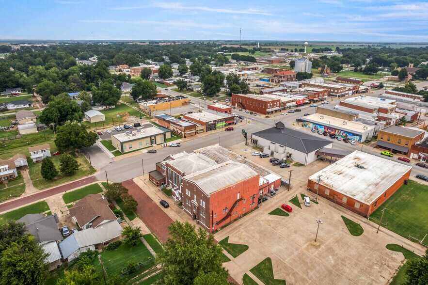 More Photos Of 115-117 W Grand Ave, Tonkawa Storefront Retail Office For Sale