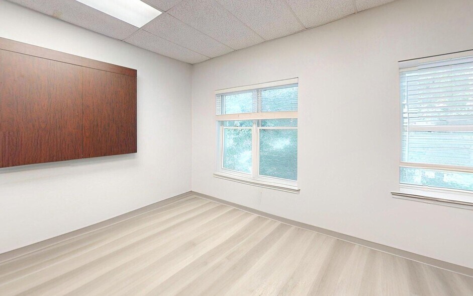More Photos Of 107 Chesley Dr, Media Office For Sale