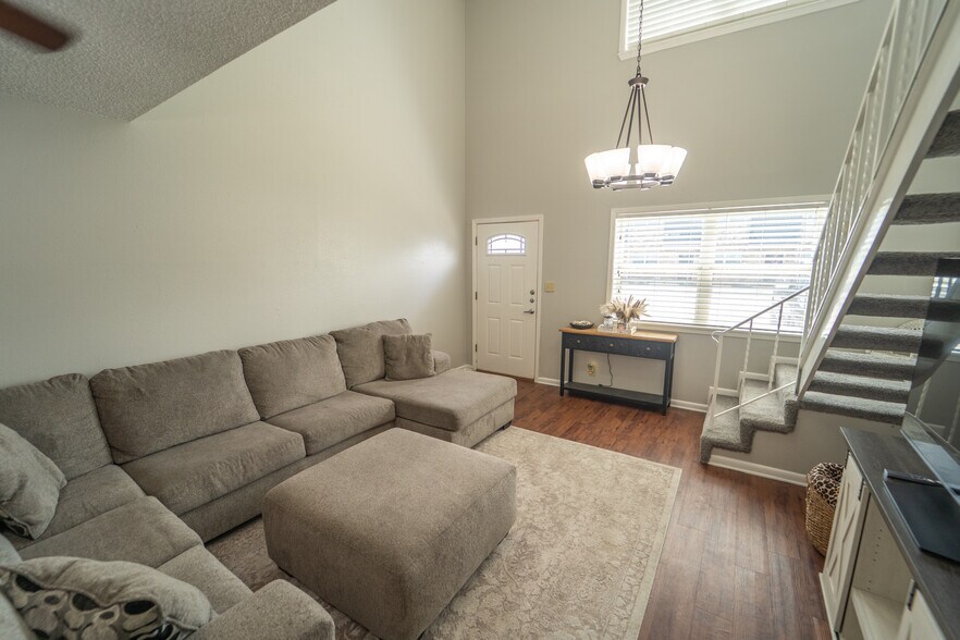 More Photos Of 2112-2114 E Airline Rd, Victoria Apartments For Sale